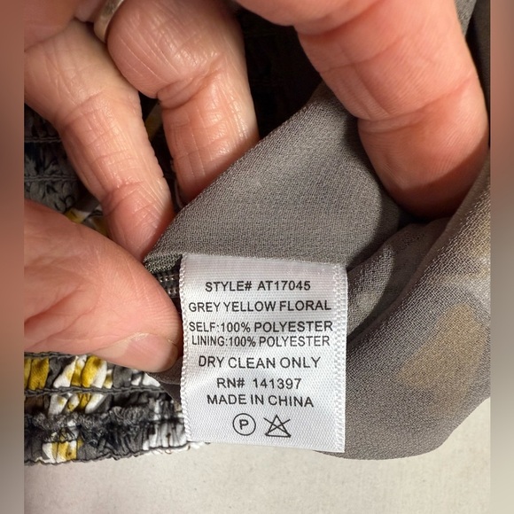 ASTR the LABEL Gray and yellow floral surplice puff sleeve crop top size XS - Picture 9 of 11